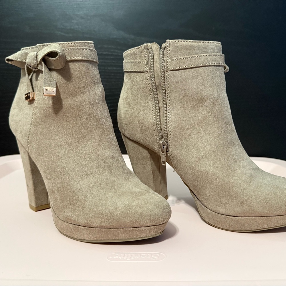 LC Lauren Conrad Tan Heeled Boots